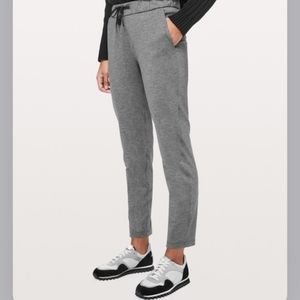 Lululemon On The Fly 7/8 - Luxteme, Heathered Black, Size 4